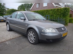 Volkswagen Passat - 2.3 V5 Highline