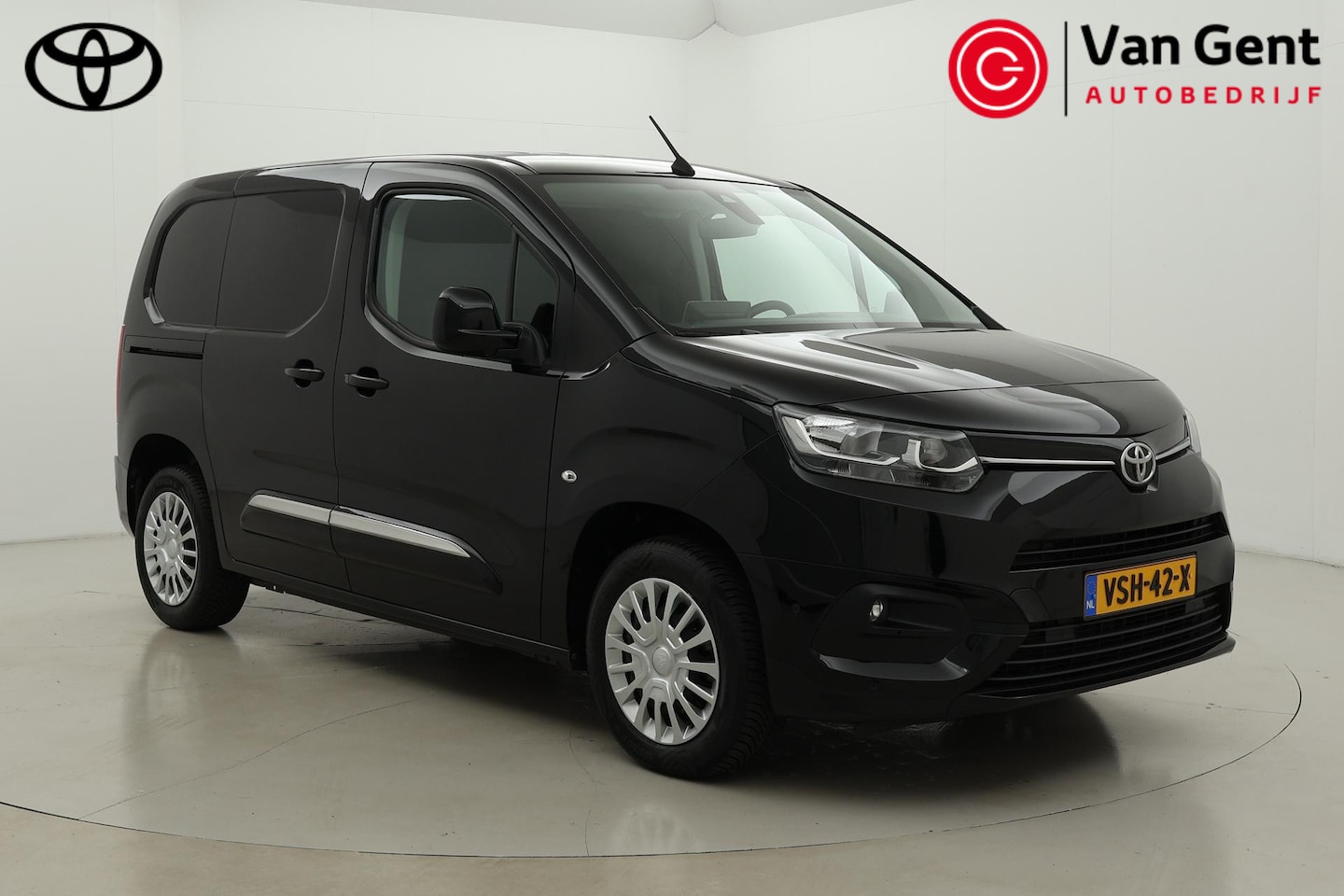 Toyota ProAce City - 1.2 Turbo Prof | Navigatie | Dodehoek detectie | Parkeersensoren voor/achter | Camera | Ap - AutoWereld.nl