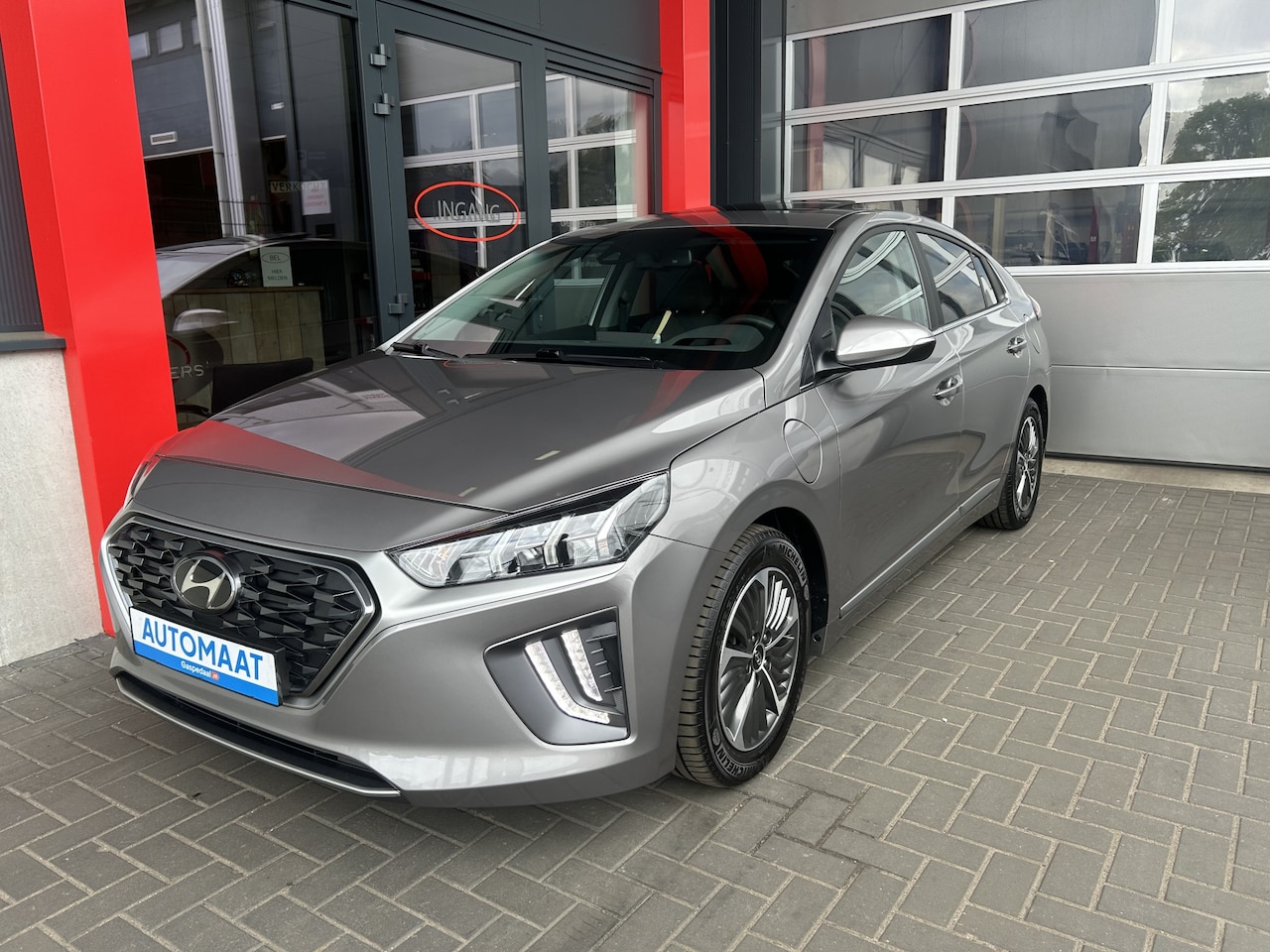 Hyundai IONIQ - 1.6 GDi PHEV Premium 1.6 GDi PHEV Premium - AutoWereld.nl