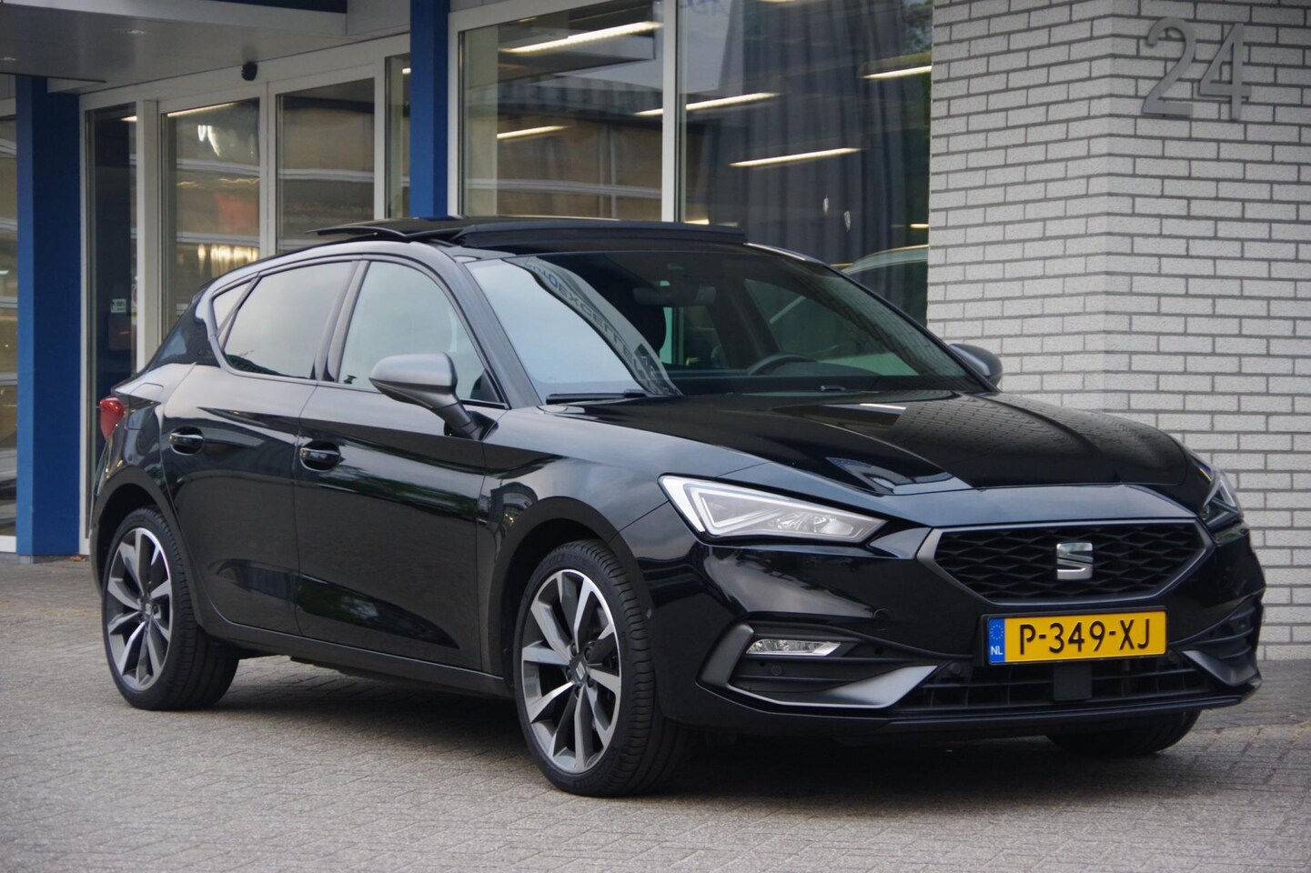 Seat Leon - 1.4 TSI FR Hybrid Panoramadak Camera FullLink - AutoWereld.nl