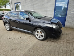 Renault Mégane Estate - 1.4 TCe Parisienne Motor kapot / engine broken