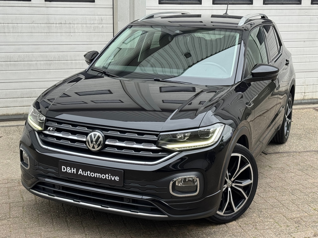 Volkswagen T-Cross - 1.0 TSI R LINE automaat/xenon/led/front-Lane assist/virtual/Blindspot/acc/Navi - AutoWereld.nl