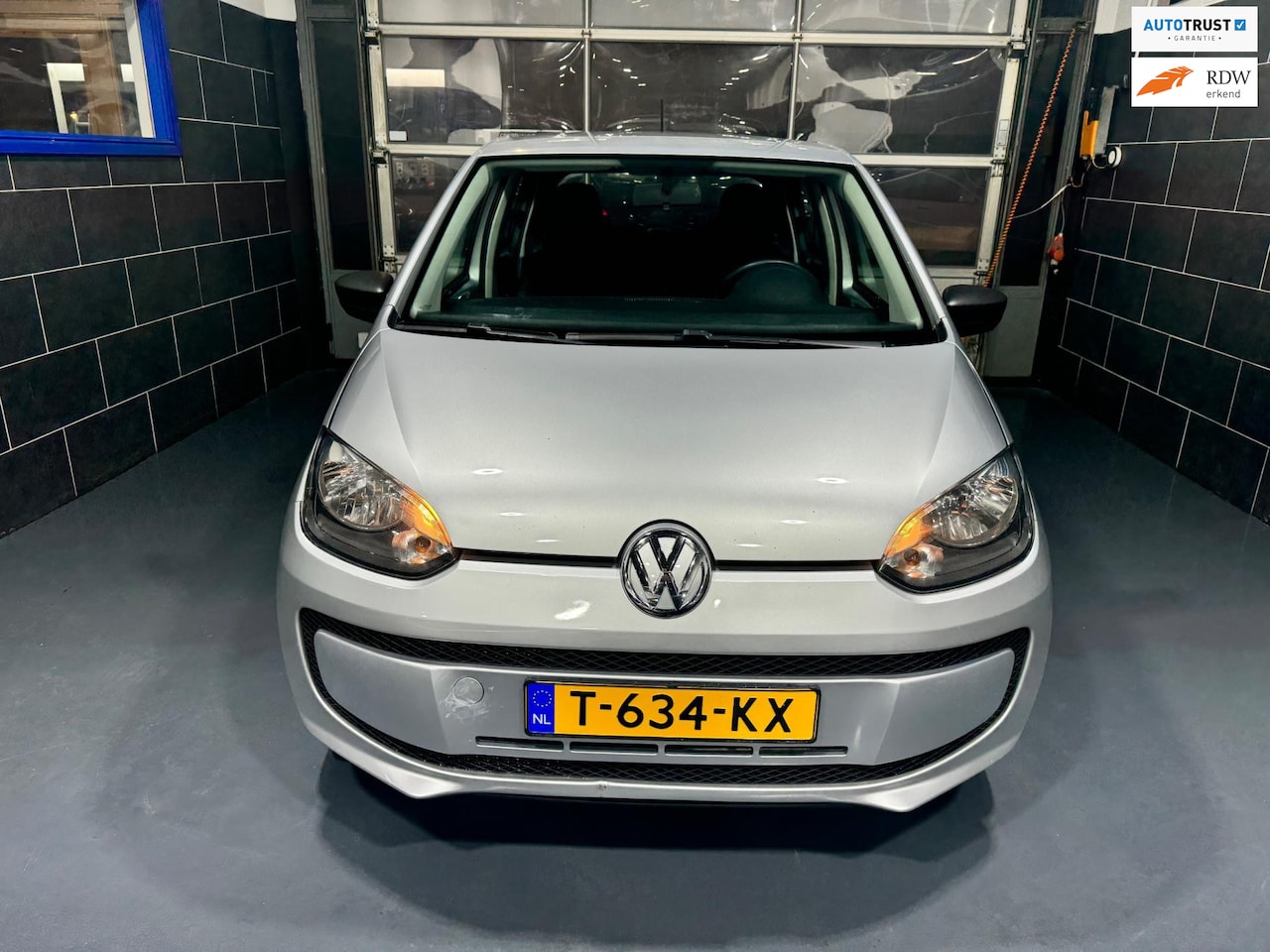 Volkswagen Up! - 1.0 high up! BlueMotion - Airco - AUX - Nw. APK - AutoWereld.nl