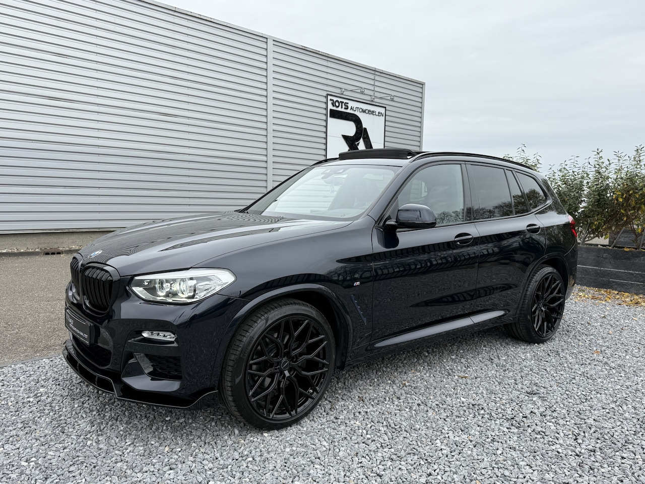 BMW X3 - xDrive20i M-Pakket Panodak|LED|Navi|Camera|Headup Zwart - AutoWereld.nl