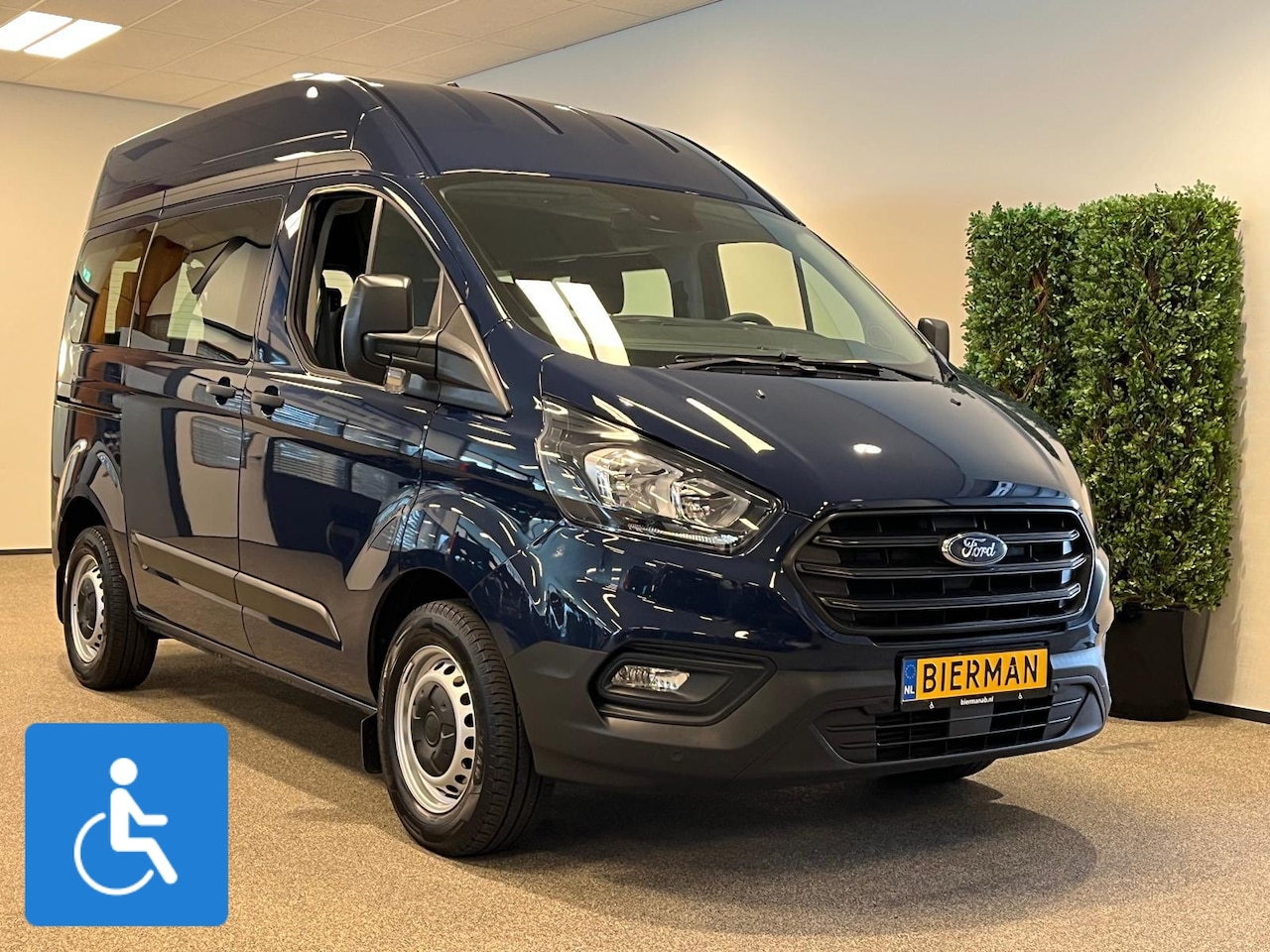 Ford Transit Custom - L1H2 Rostoelbus - Rolstoel geschikt - AutoWereld.nl