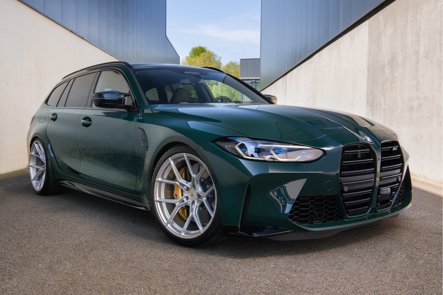 BMW 3-serie Touring - M3 xDrive Competition British Racing Green Custom Wheels 20/21 inch wheels + AST adjustabl - AutoWereld.nl