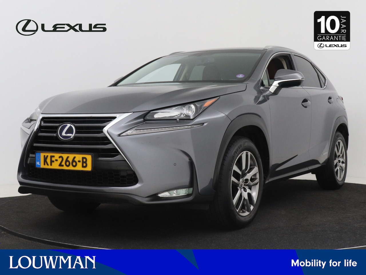Lexus NX - 300h AWD Luxury Line | Leder | Stoelverwarming | Elektrisch bedienbare achterklep | Elektr - AutoWereld.nl