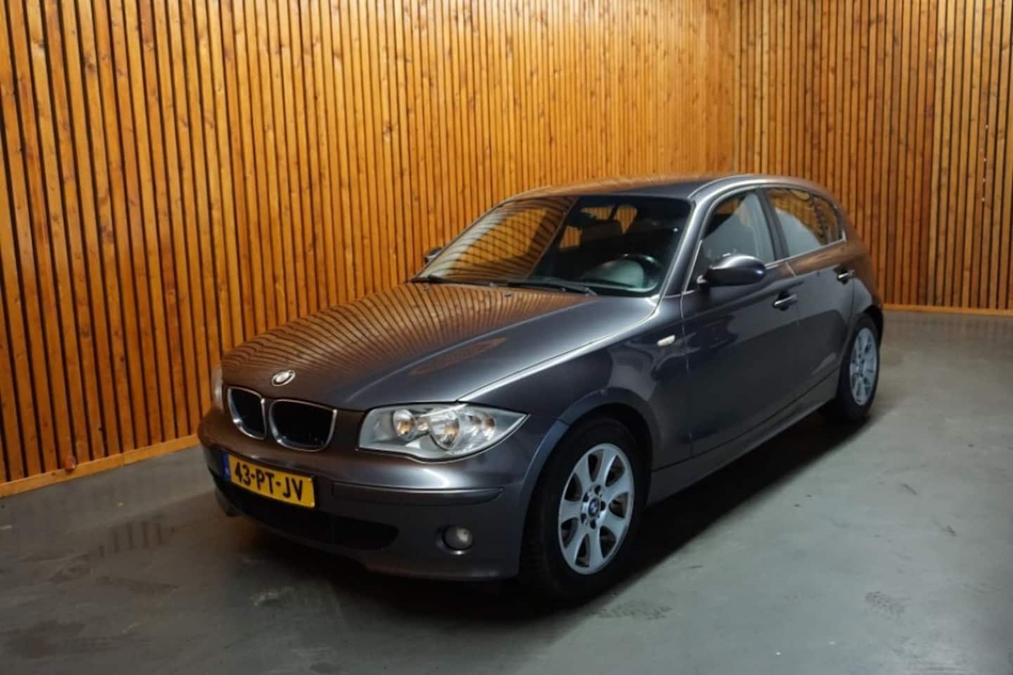 BMW 1-serie - 120i HIGH EXECUTIVE AUTOMAAT - AutoWereld.nl