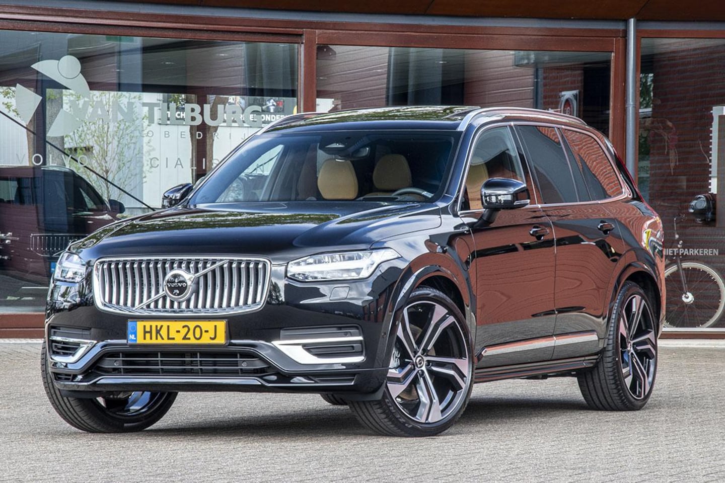 Volvo XC90 - 2.0 T8 PLUG-IN HYBRID AWD ULTRA BRIGHT PANO / LUCHTVERING - AutoWereld.nl