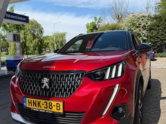 Peugeot 2008 - GT 1.2 PureTech Allure Pack / Parkeersensoren / Camera / Airco / Navi