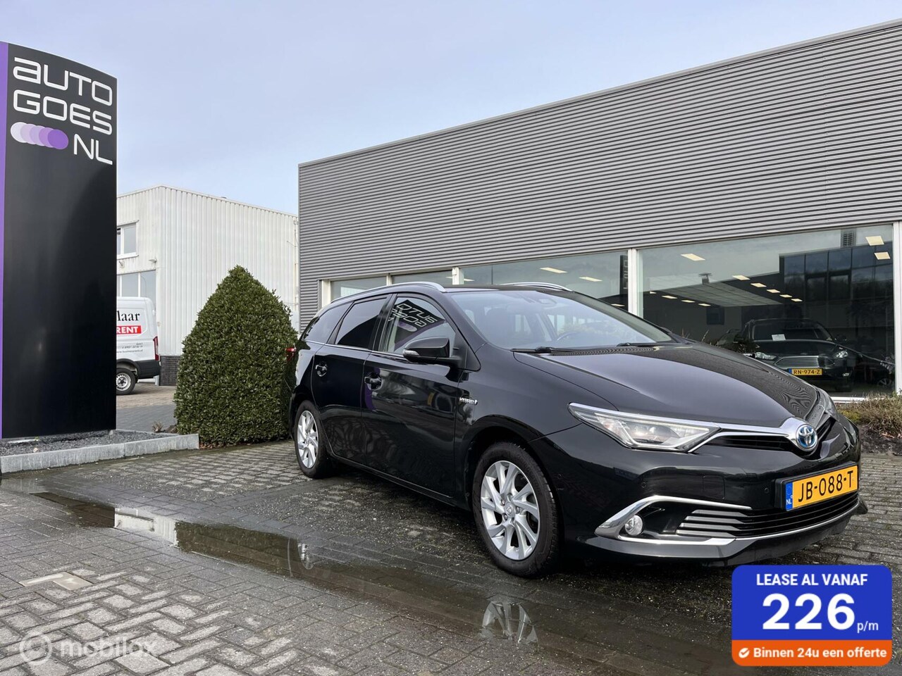 Toyota Auris Touring Sports - 1.8 Hybrid Business Pro I Pano I Trekhaak - AutoWereld.nl