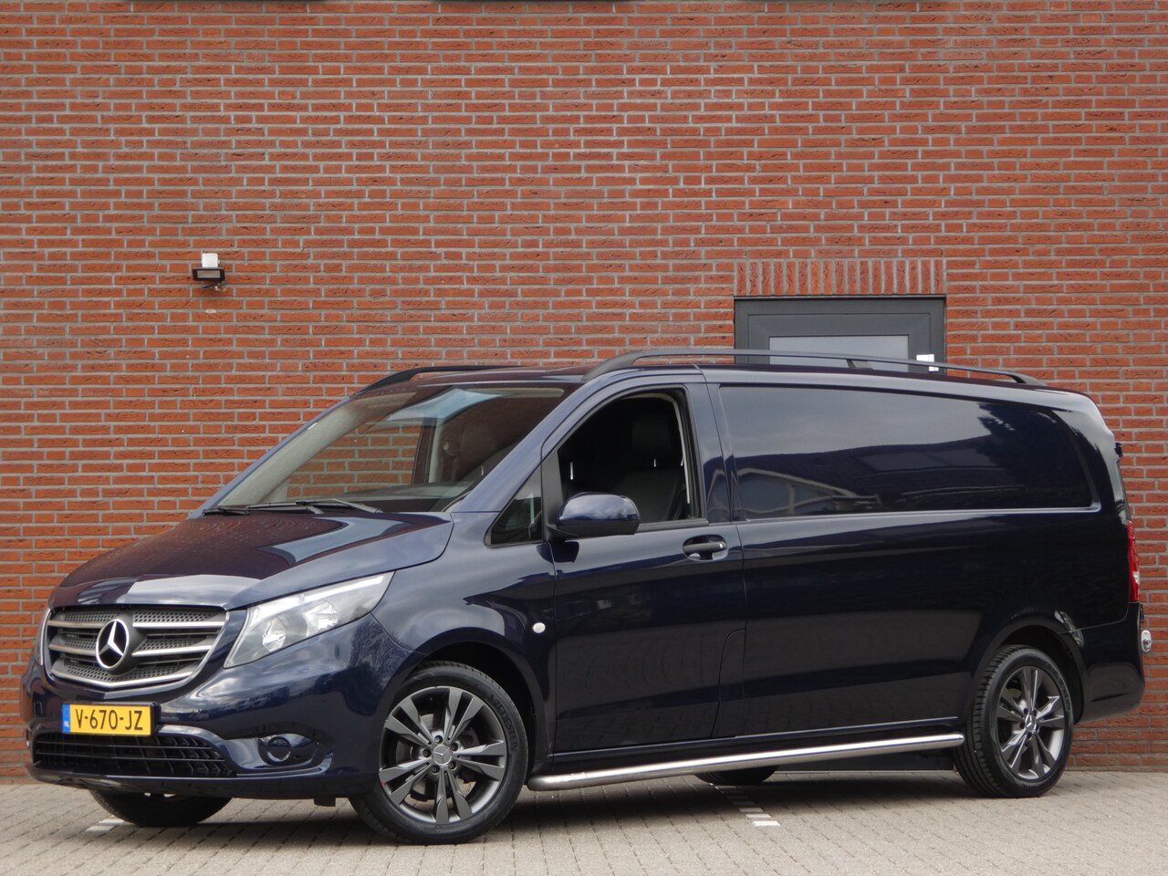 Mercedes-Benz Vito - 114 CDI Extra lang Leer/Trekhaak/Cruise control - AutoWereld.nl