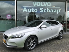 Volvo V40 - 1.5 T2 Ocean Race Automaat | Rijklaar incl 12 mnd Bovag | Trekhaak Camera Donker glas Navi