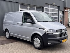 Volkswagen Transporter - 2.0 TDI L1H1 Airco Cruise controle Kastinrichting Navigatie Apple carplay Parkeerhulp acht
