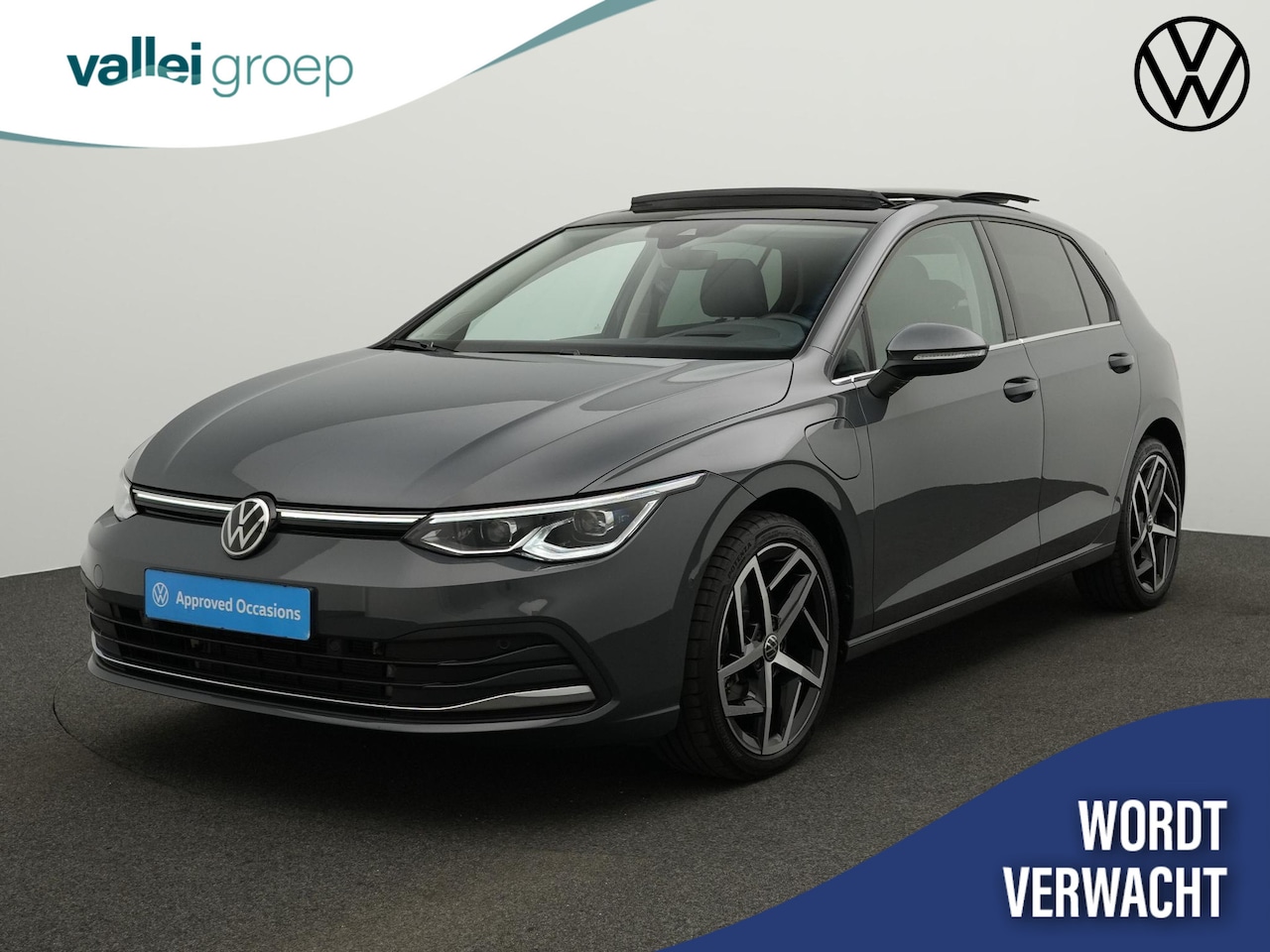 Volkswagen Golf - 1.4 204 pk DSG eHybrid Style | Panoramadak | Trekhaak | Geheugen-/massagestoel | IQ Light - AutoWereld.nl