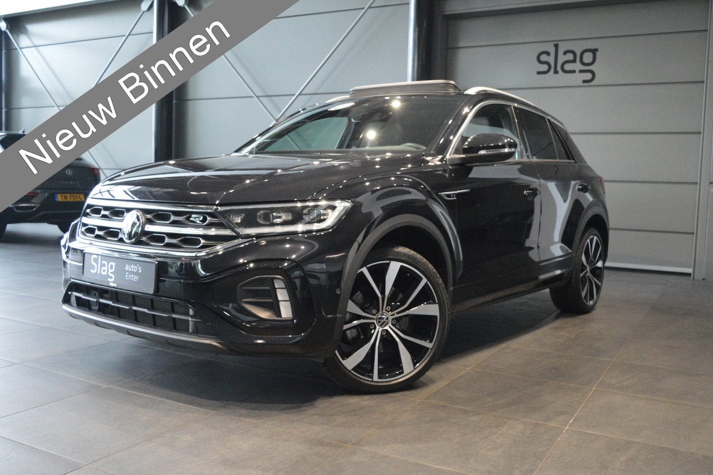 Volkswagen T-Roc - 1.5 TSI 3X R-Line navi pano camera 19 inch 150 pk !! - AutoWereld.nl