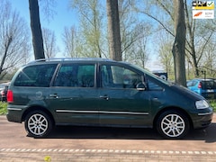 Volkswagen Sharan - 2.8 V6 Highline XENONSCHUIFDAKLEDERAUTOMAATCLIMABOMVOL