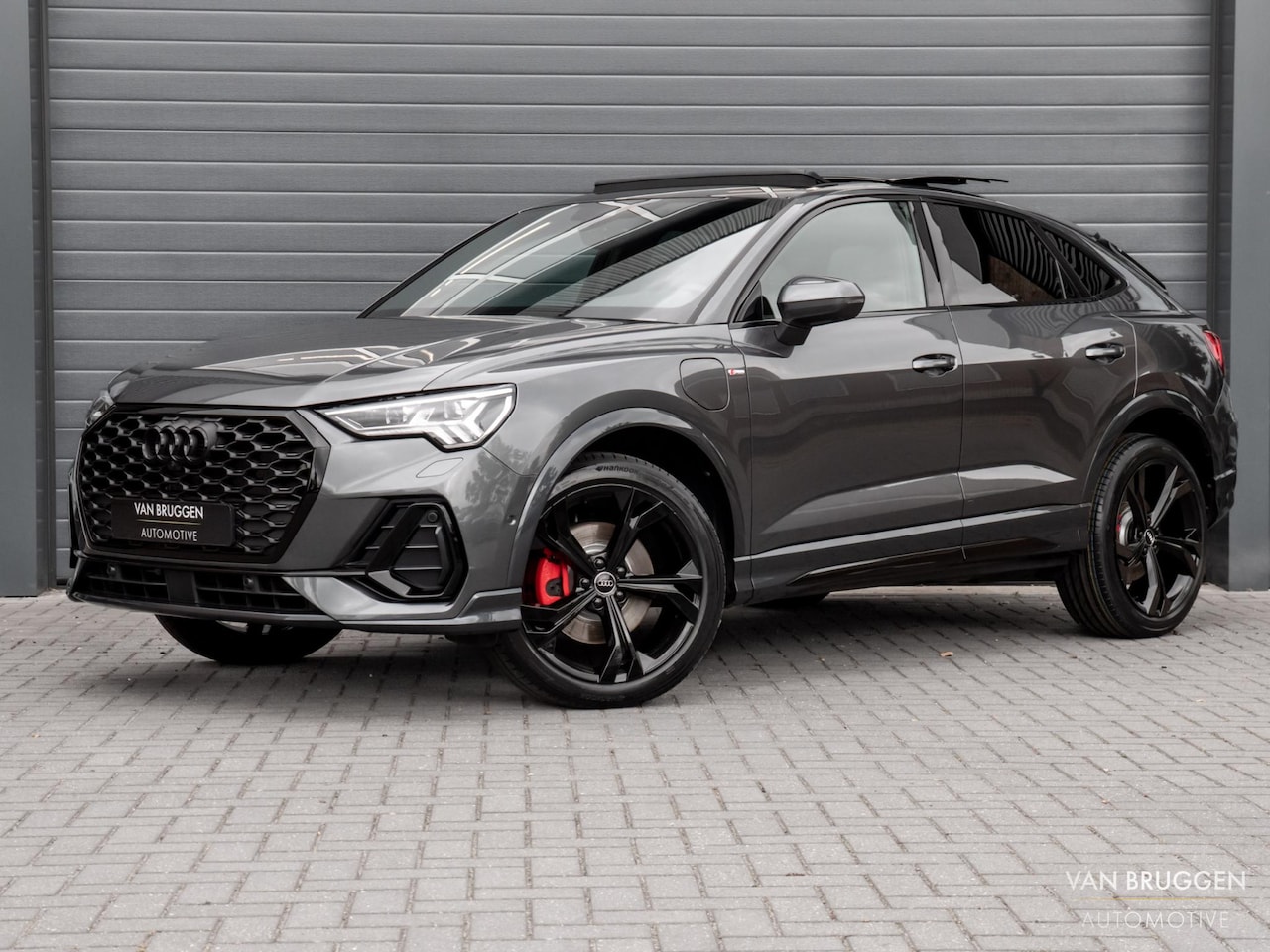 Audi Q3 Sportback - 45 TFSI e S-Line Pano SONOS 360 Sfeer BTW 20" ACC CarPlay - AutoWereld.nl