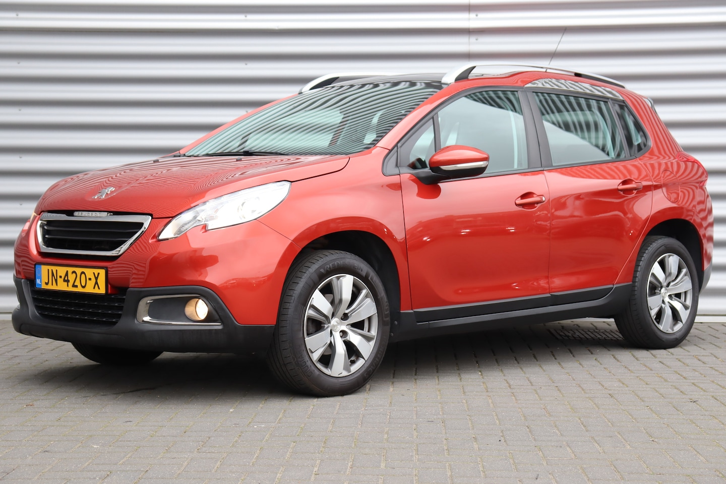 Peugeot 2008 - 1.2 PURETECH 83PK BLUE LION / NAVI / CLIMA / LED / PDC / 16" LMV / PANO. DAK / BLUETOOTH / - AutoWereld.nl
