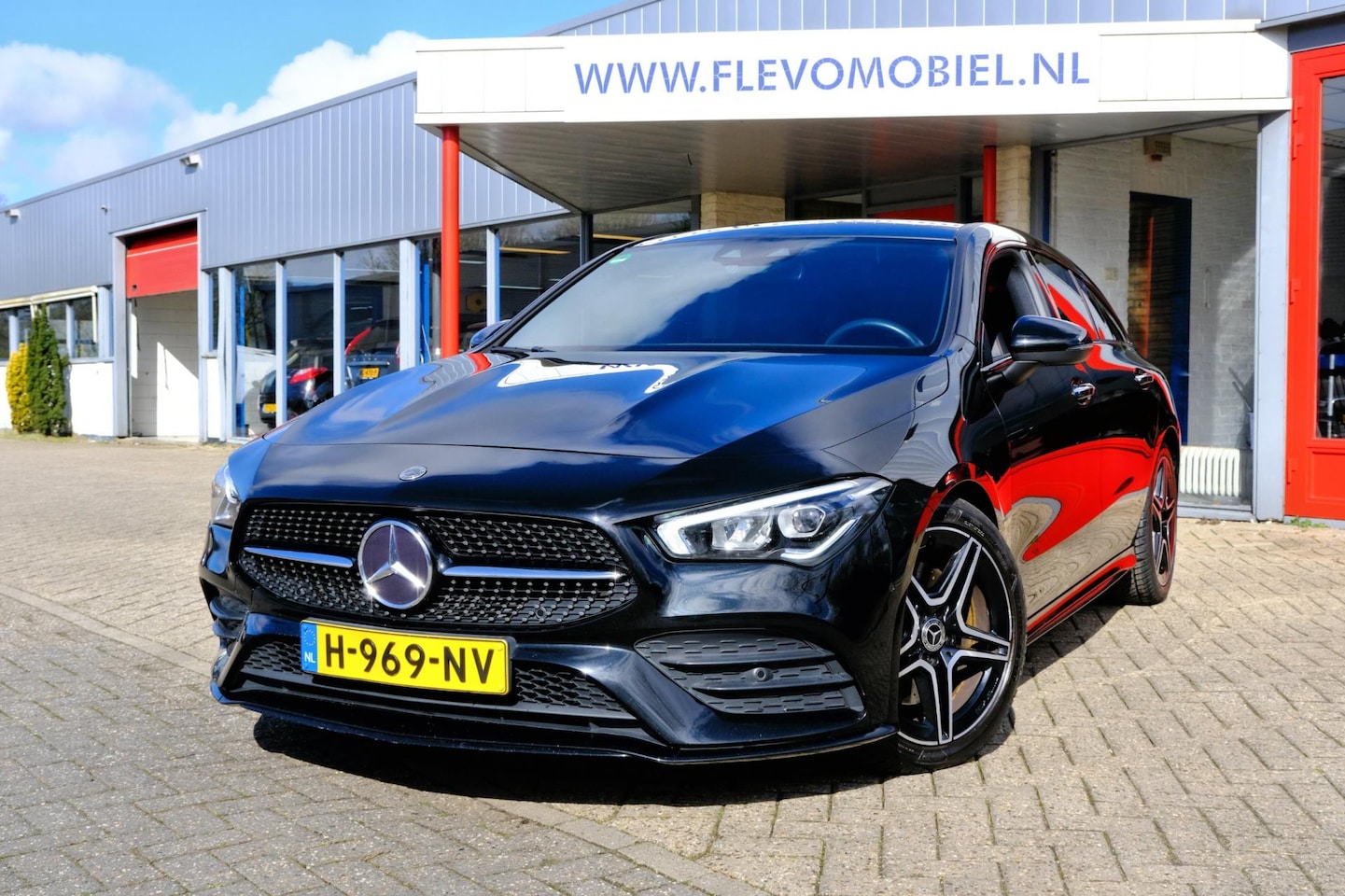 Mercedes-Benz CLA-klasse Shooting Brake - 200 AMG Aut. Pano|1e Eig|Sportstoelen|Navi|Cam|LMV - AutoWereld.nl