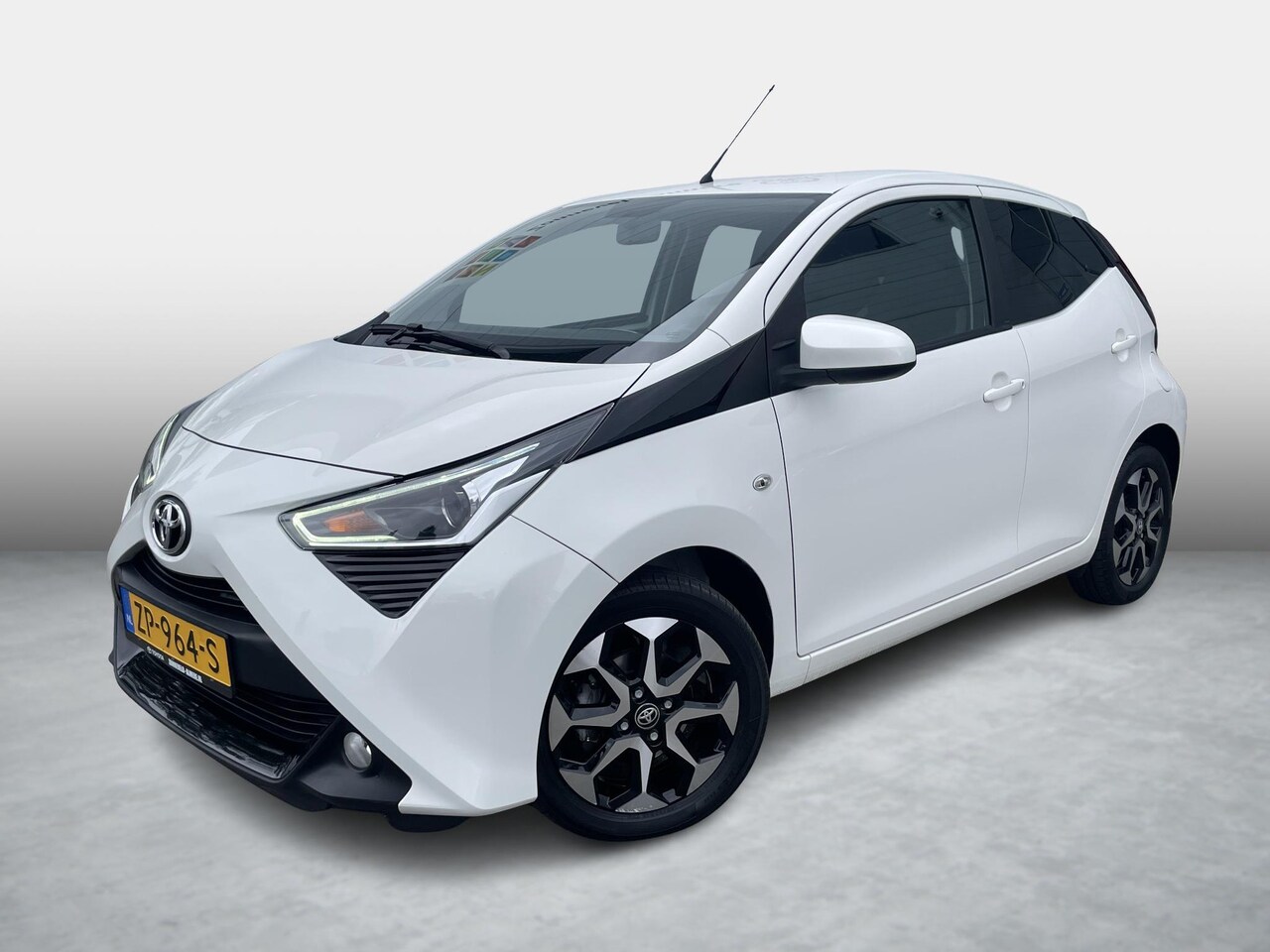 Toyota Aygo - 1.0 VVT-i x-cite 1.0 VVT-i x-cite - AutoWereld.nl