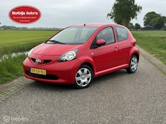 Toyota Aygo - 1.0-12V + 5 deurs Rijdt goed