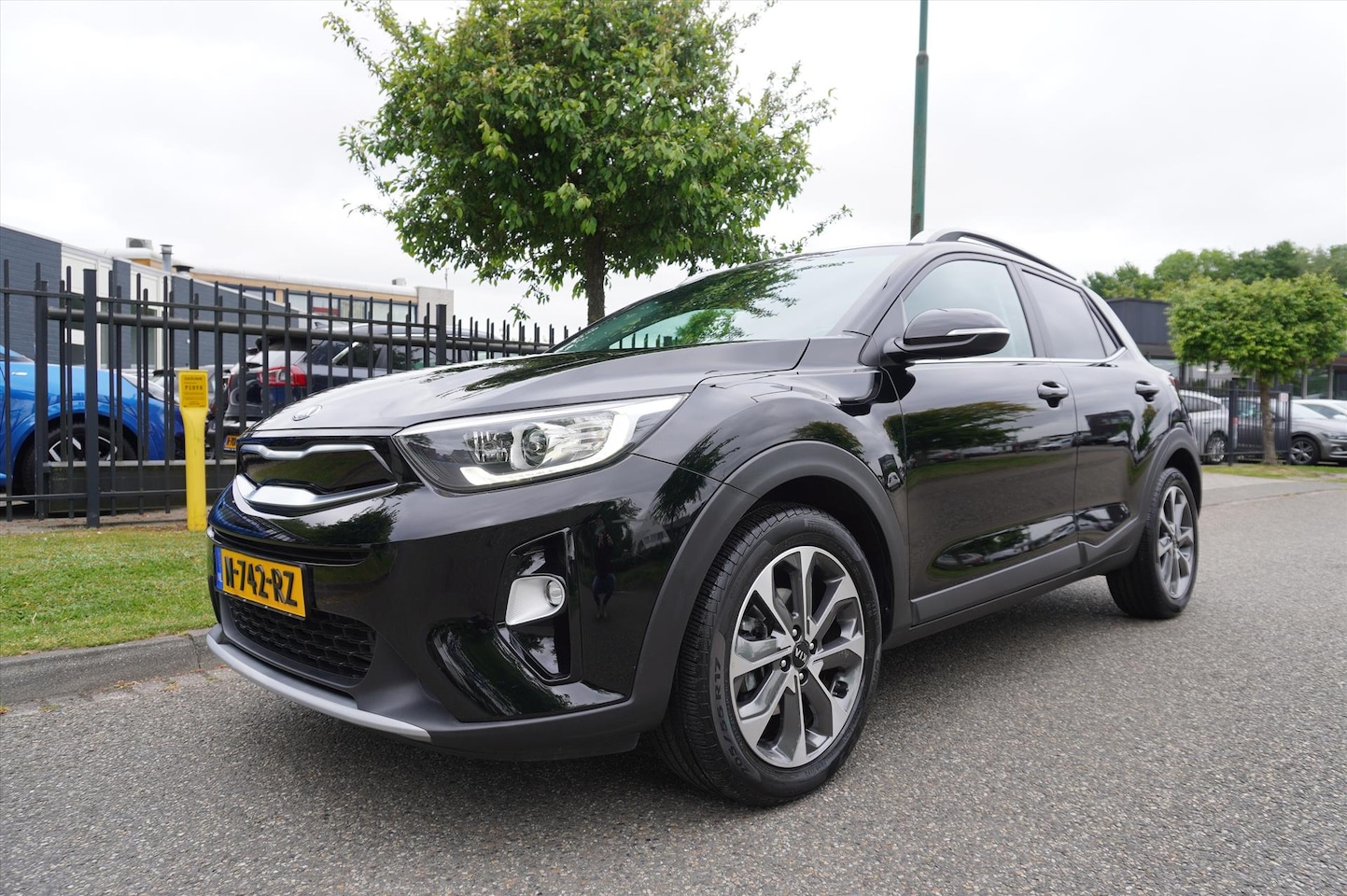 Kia Stonic - 1.4 Automaat 100pk DynamicLine Clima Navi 1 Eigenaar 32.333 KM - AutoWereld.nl