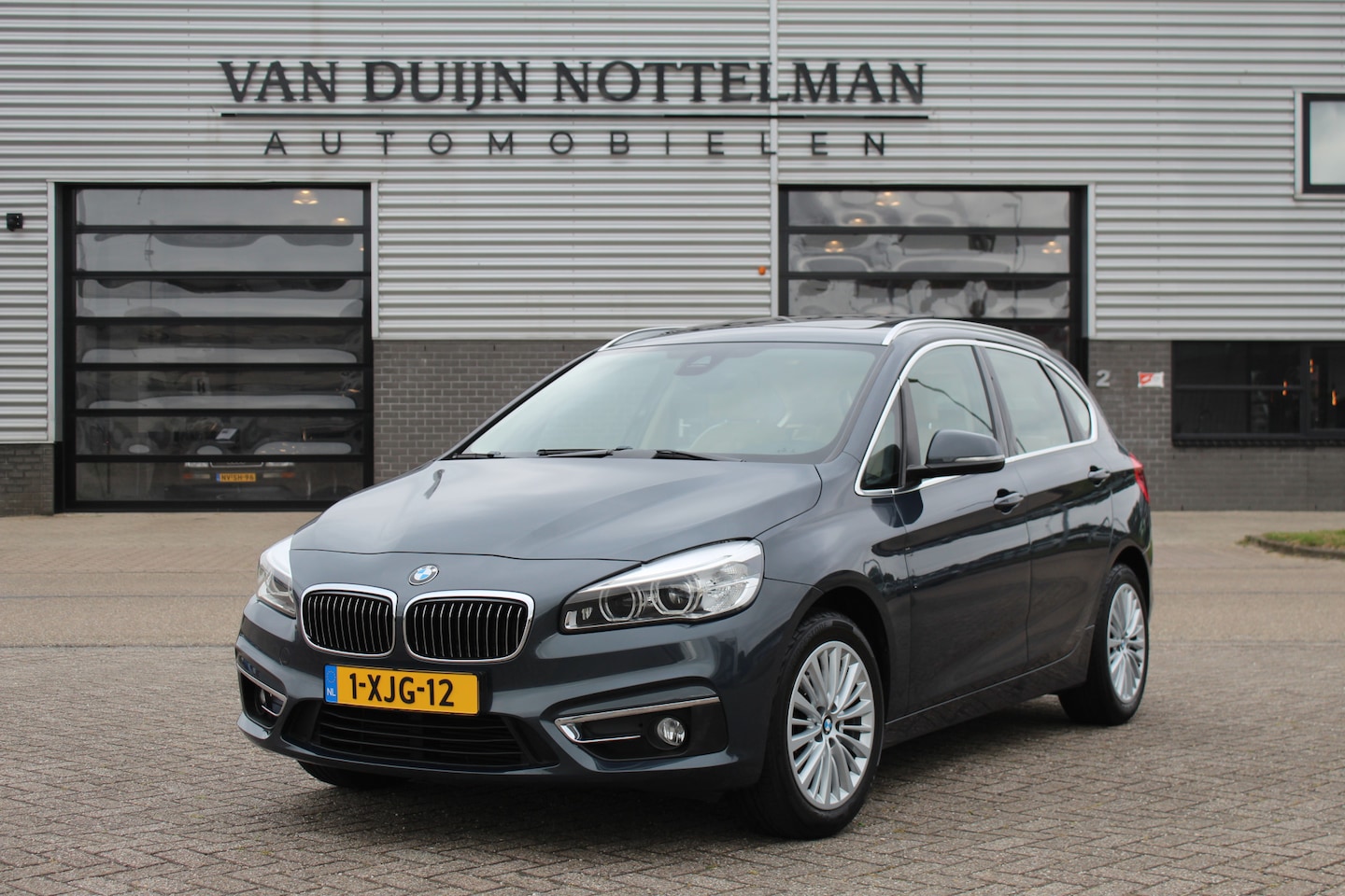 BMW 2-serie Active Tourer - 218i High Executive / Panoramadak / Clima / N.A.P. - AutoWereld.nl