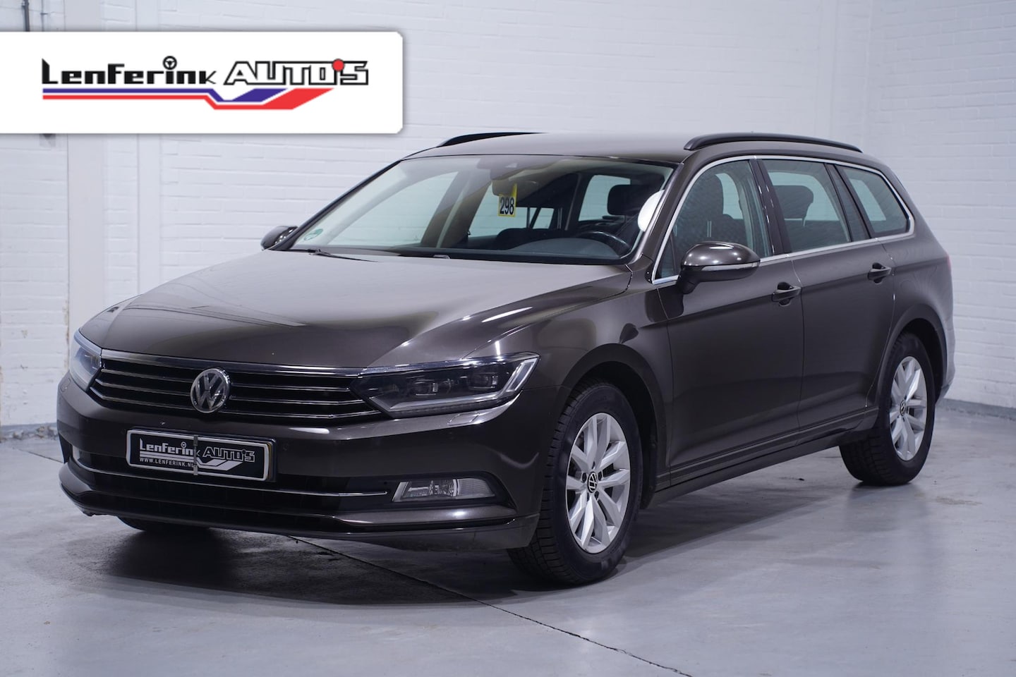 Volkswagen Passat Variant - 2.0 TDI Comfortline Clima Stoelverwarming Navi Led koplampen Trekhaak - AutoWereld.nl