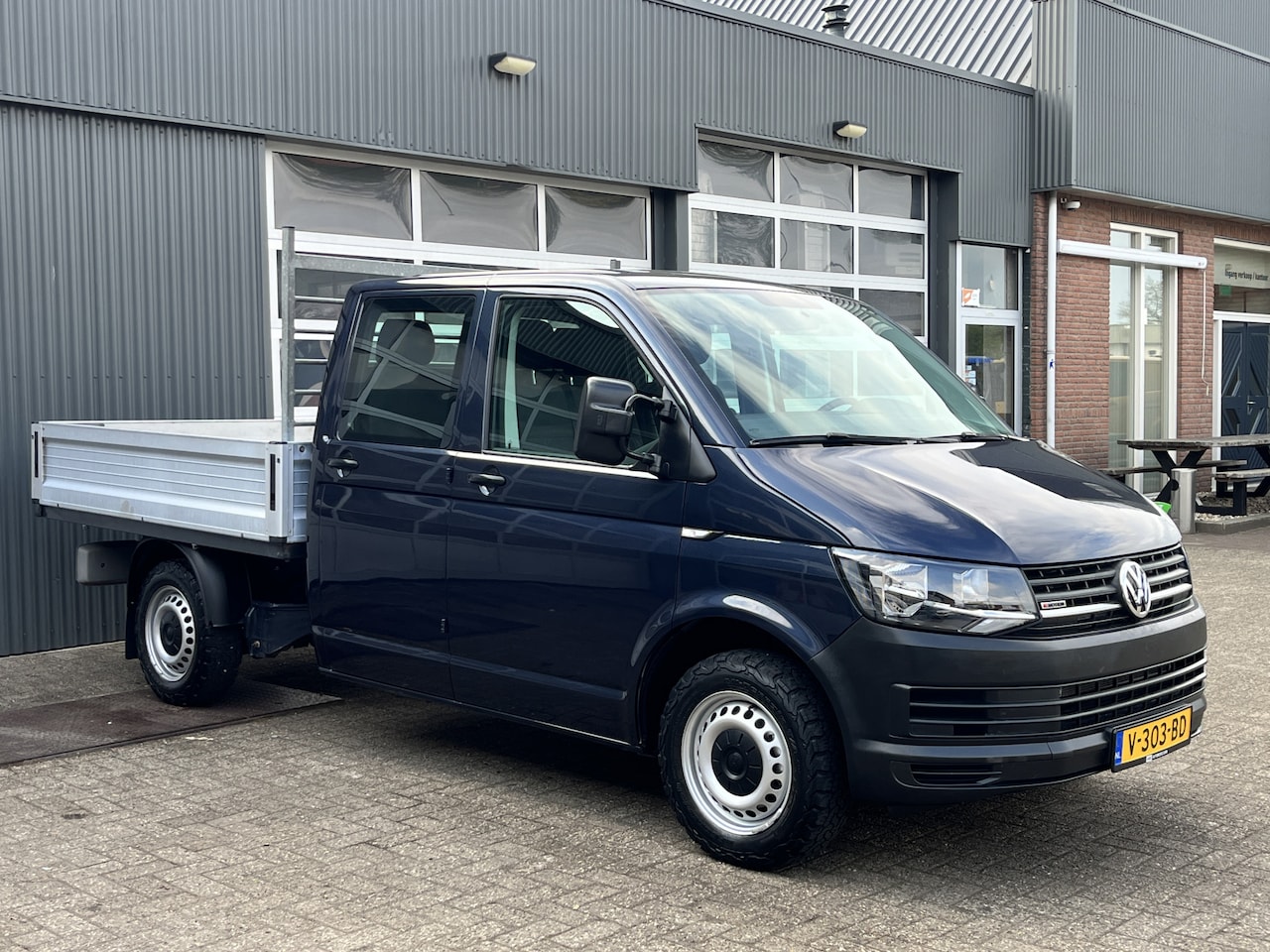 Volkswagen Transporter - 2.0 TDI L2H1 DC 4Motion 4x4 Euro 6 Pick-up Dubbele cabine open laadbak met Airco trekhaak - AutoWereld.nl