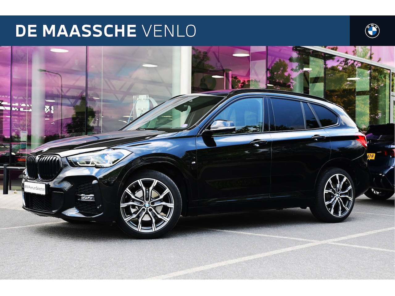 BMW X1 - sDrive18i High Executive M Sport Automaat / Panoramadak / Sportstoelen / Achteruitrijcamer - AutoWereld.nl