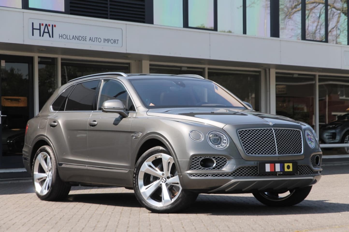 Bentley Bentayga - 6.0 W12 Mulliner I Pano I ACC I Luchtvering - AutoWereld.nl