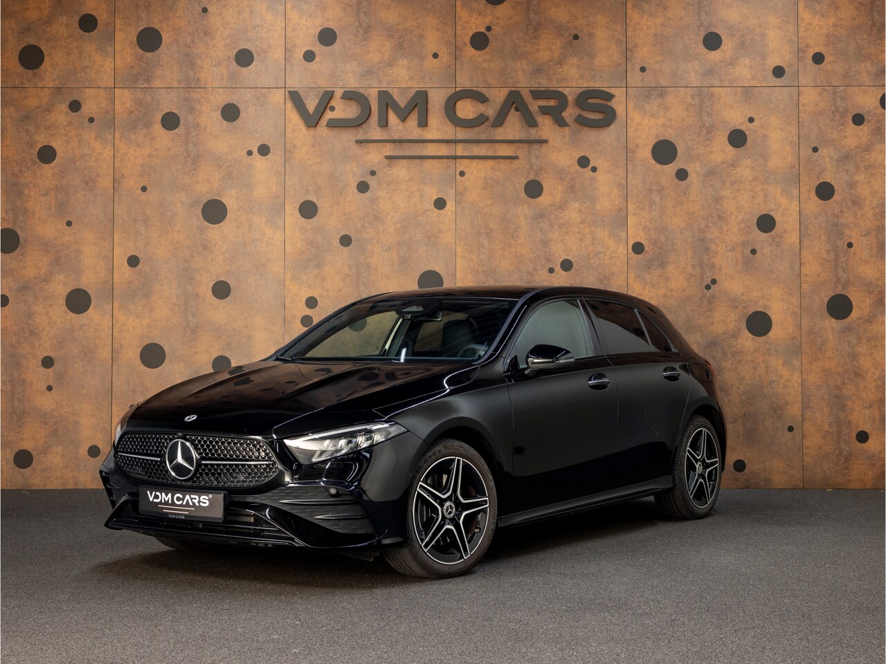 Mercedes-Benz A-klasse - 250e AMG Line | Nightpakket | Achteruitrijcamera | KEYLESS-GO | Ambient Lighting | - AutoWereld.nl