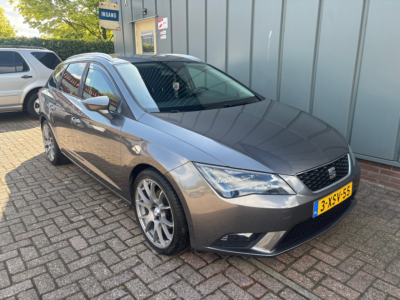 Seat Leon ST - 1.6 TDI Ecomotive Lease Sport NAP//AIRCO//CRUISE//NAVI//PDC - AutoWereld.nl