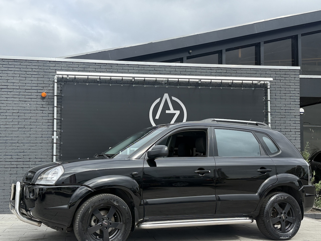 Hyundai Tucson - 2.0i Active BLACK&CHROME - AutoWereld.nl