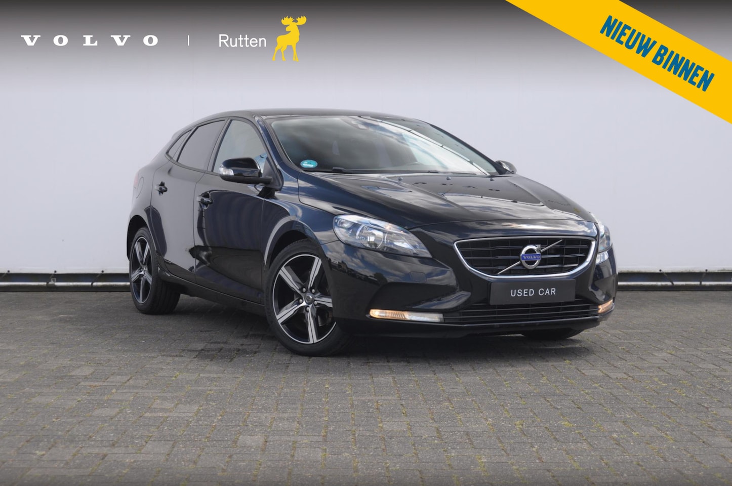 Volvo V40 - T2 122PK Momentum / Cruise control / Bluetooth / Airco / 17" velgen / Parkeersensoren / - AutoWereld.nl