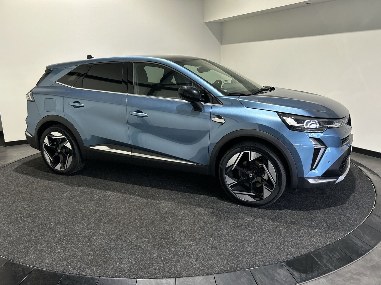 Renault Symbioz - 1.6 E-Tech full hybrid 145 iconic | Stuurverwarming | LED lampen | Adaptive cruise control - AutoWereld.nl