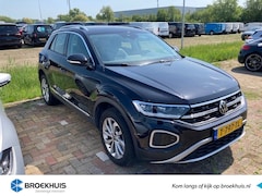Volkswagen T-Roc - 1.5 TSI Style 150pk DSG/AUTO | Trekhaak | Dodehoekdetectie | Led koplampen | Adaptief crui