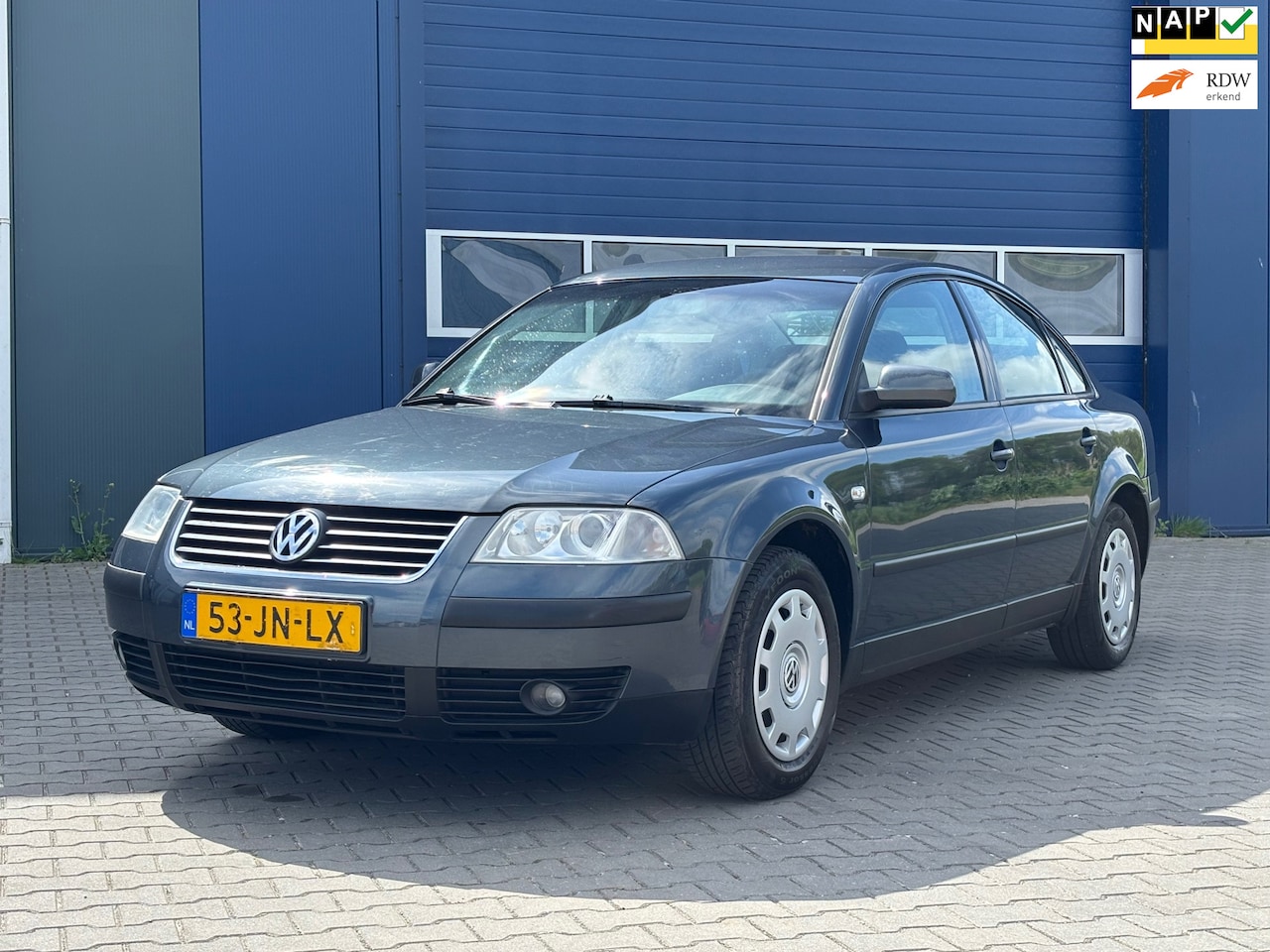 Volkswagen Passat - 1.6 Trendline | Airco + Cruise control | - AutoWereld.nl