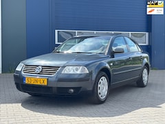 Volkswagen Passat - 1.6 Trendline | Airco + Cruise control |