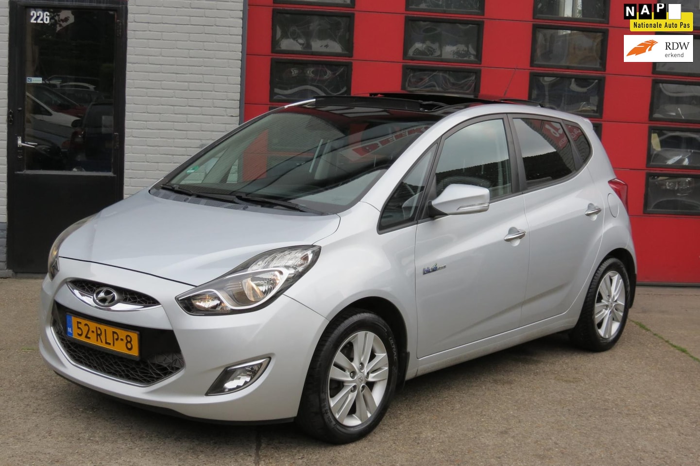Hyundai ix20 - 1.4i i-Catcher 1.4i i-Catcher, Navi , Pano dak, Camera ,Leder - AutoWereld.nl