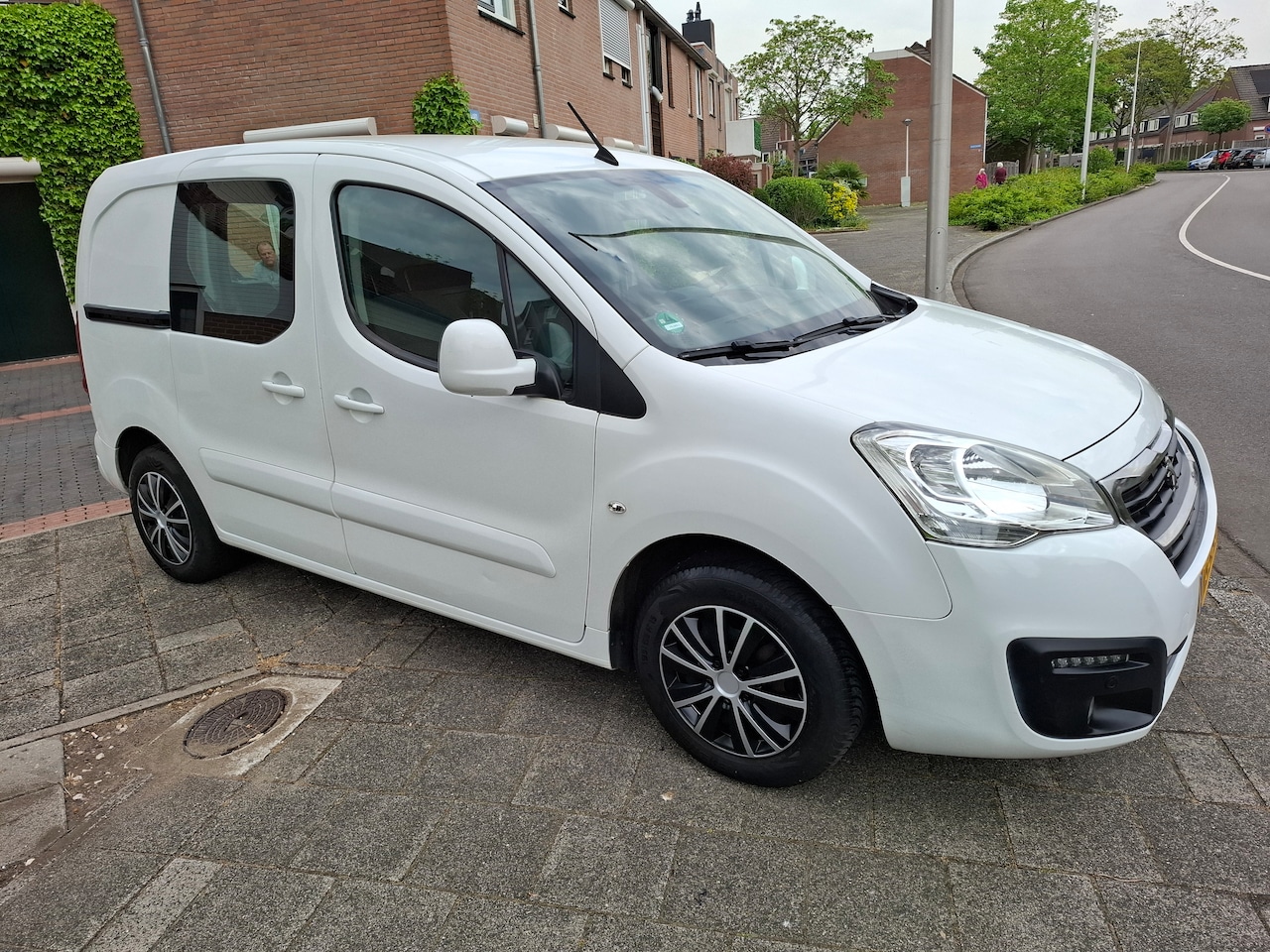 Peugeot Partner - 120 1.6 BlueHDi 100 L1 Première S&S - AutoWereld.nl