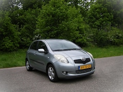 Toyota Yaris - 1.3 VVTi Luna MMT . AUTOMAAT . Airco . Trekhaak . PDC . enz