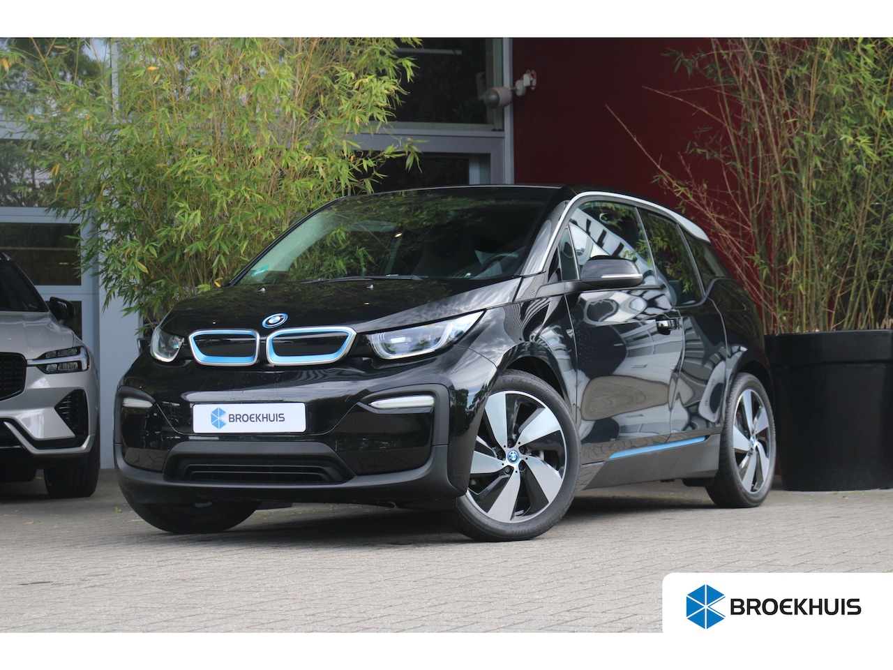 BMW i3 - Basis iPerformance 94Ah 33 kWh NL auto | Lage km. stand | Clima | Stoelverwarming - AutoWereld.nl