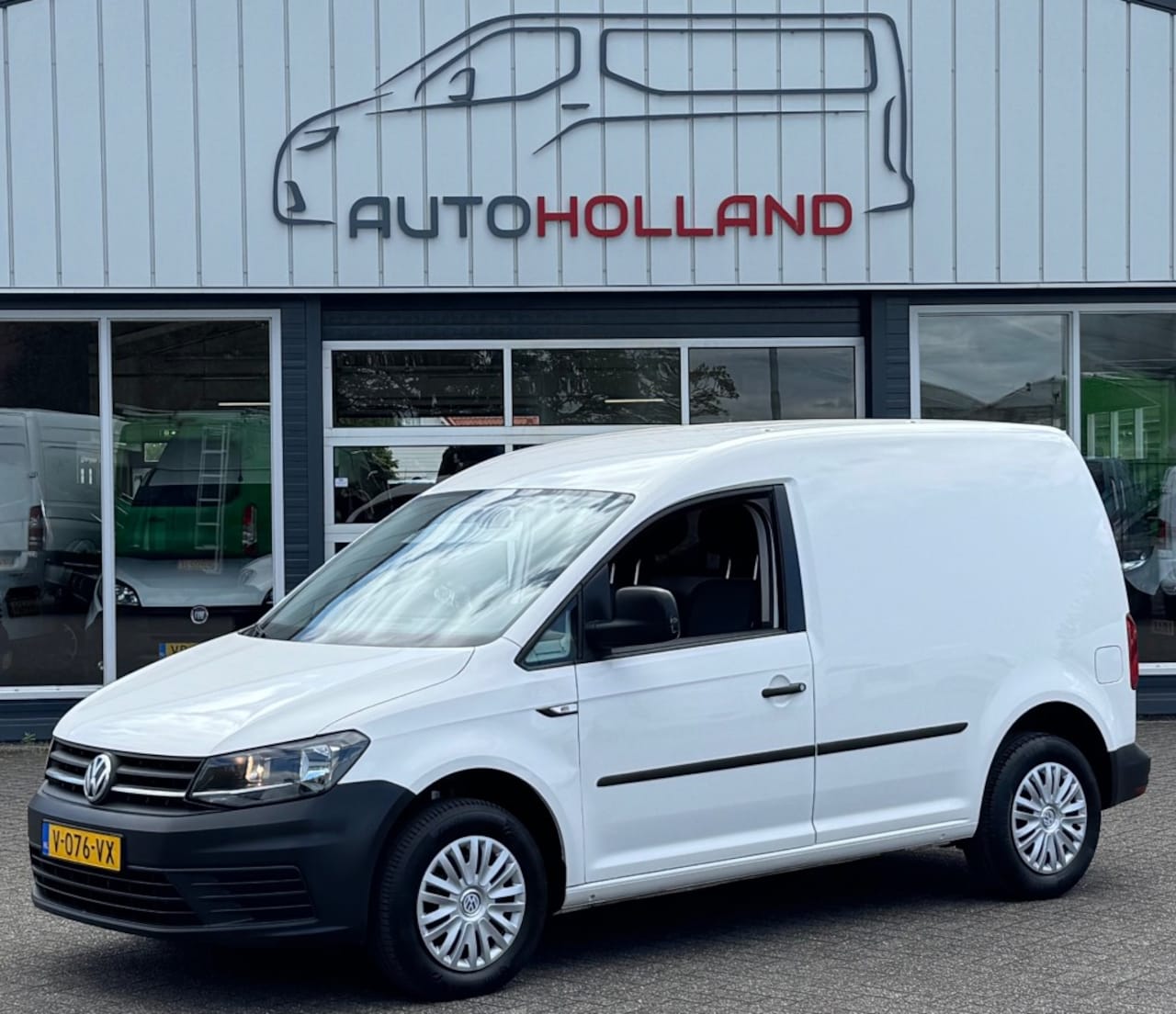 Volkswagen Caddy - 2.0 TDI 55KW 75PK EURO 6 AIRCO/ TREKHAAK/ ORIGINEEL AUDIO/ 100% - AutoWereld.nl