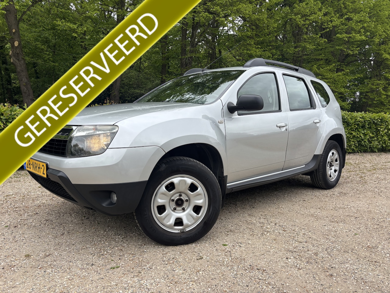 Dacia Duster - 1.6 Lauréate / 4WD / Airco / Trekhaak - AutoWereld.nl