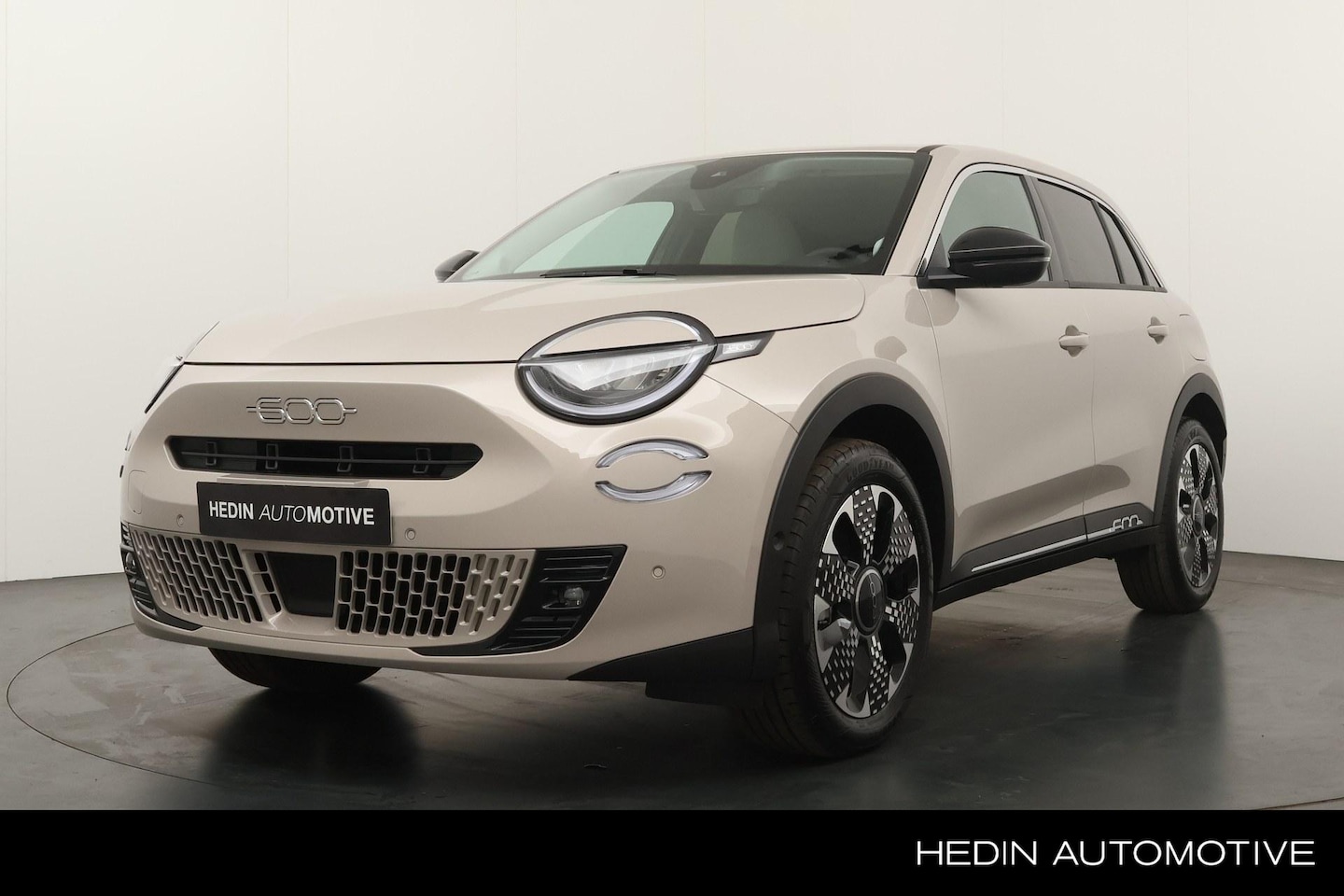 Fiat 600e - La Prima 54 kWh | Navigatie | Lederen bekleding | Adap. cruise control | LED | Stoelverwar - AutoWereld.nl