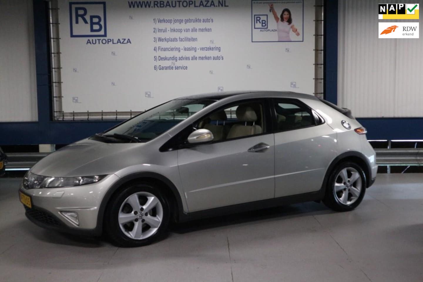 Honda Civic - 1.8 AUTOMAAT / NAVI / PANO DAK / LEUKE AUTO ! - AutoWereld.nl