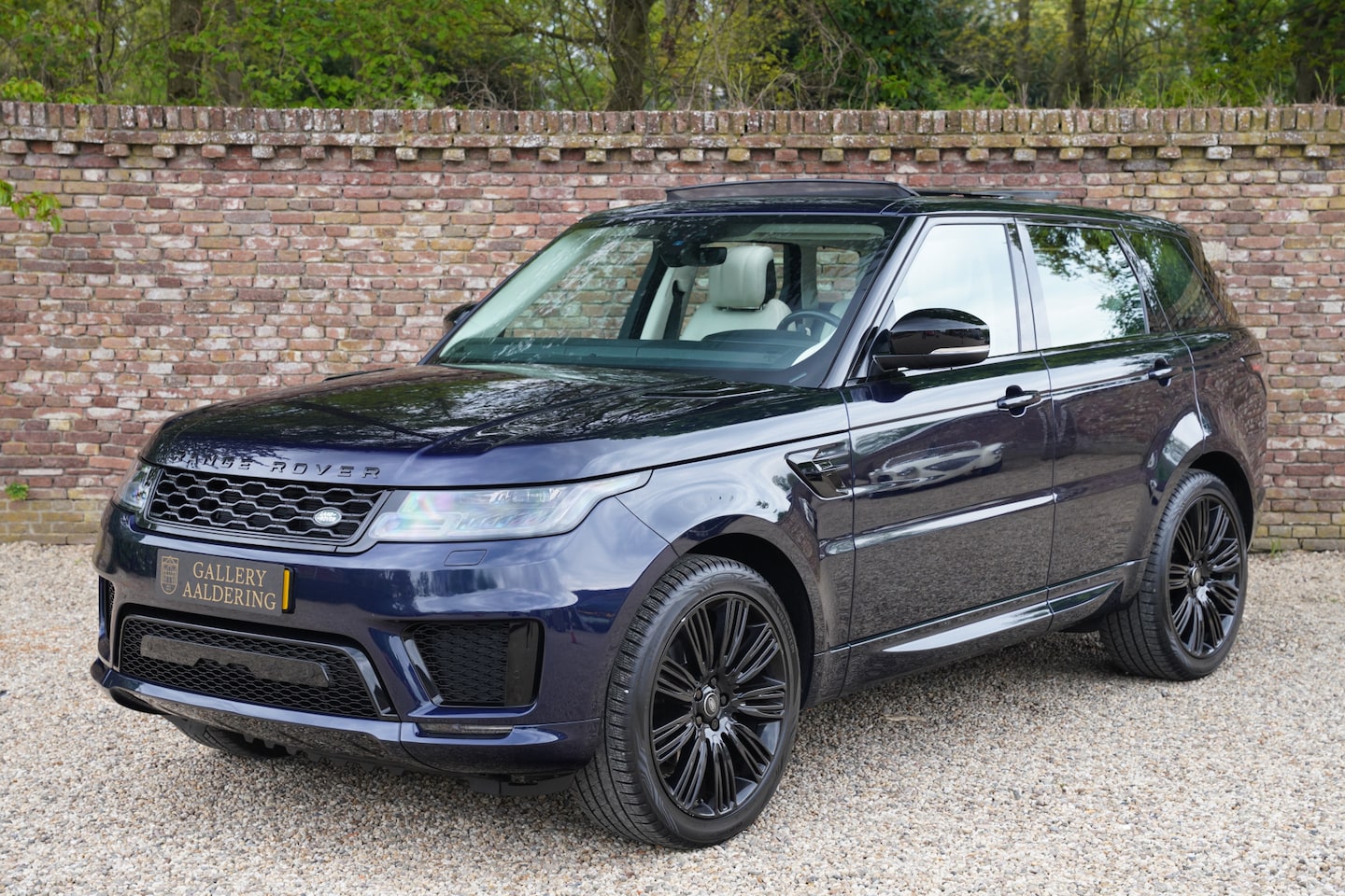 Land Rover Range Rover Sport - HSE 3.0 SDV6 "BTW/VAT" Finished in  Portofino Blue with the Black Exterior Pack, Luxury HS - AutoWereld.nl