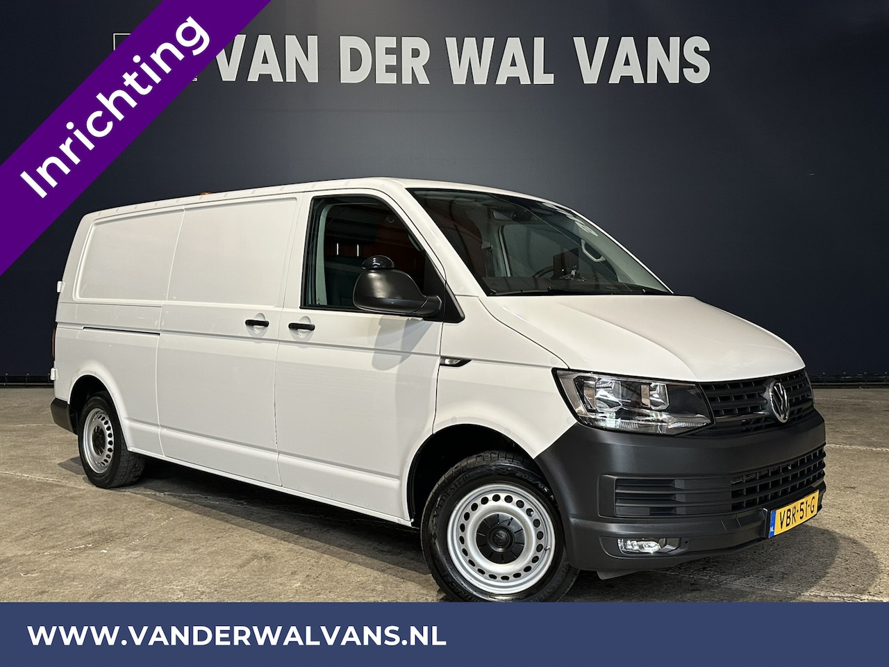 Volkswagen Transporter - 2.0 TDI 150pk L2H1 Inrichting Euro6 Airco | Omvormer | Camera | Cruisecontrol | 2500kg Tre - AutoWereld.nl
